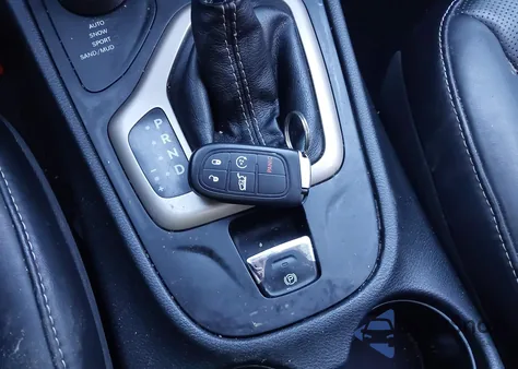 2015 Jeep Cherokee Limited z USA, uszkodzony, nr VIN 1C4PJMDS3FW501291